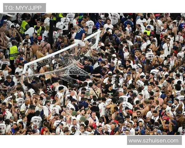 欧冠门票系统瘫痪数万球迷排队长达12小时争抢梦寐以求的门票