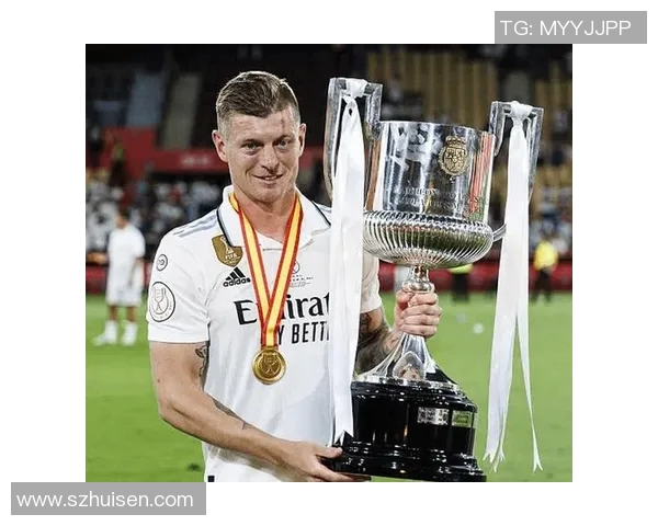 克罗斯：从天才少年到世界足球巨星的传奇旅程与成就解析